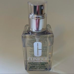 NWOT Dramatically different hydrating jelly